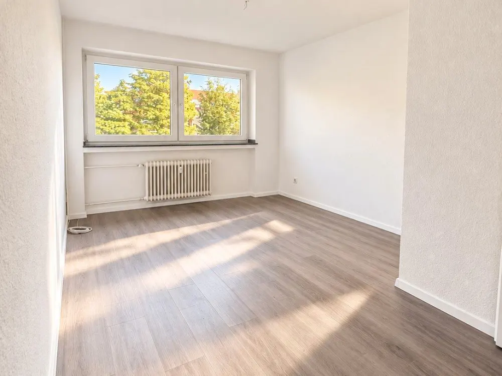 Schöne 2 1/2 Zimmer Wohnung mit Balkon!!!
