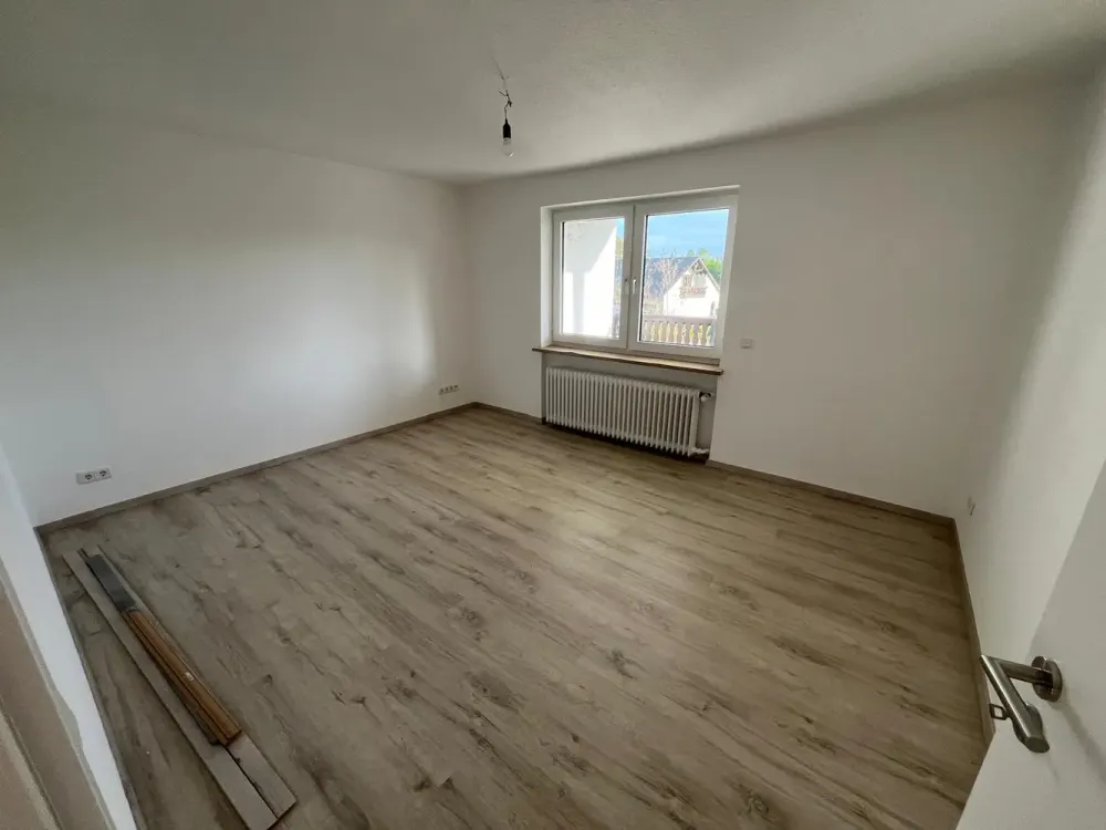 Sanierte 3-Zimmer-Wohnung mit Balkon, Garage und Gartenmitbenutzung in Heiligenrode