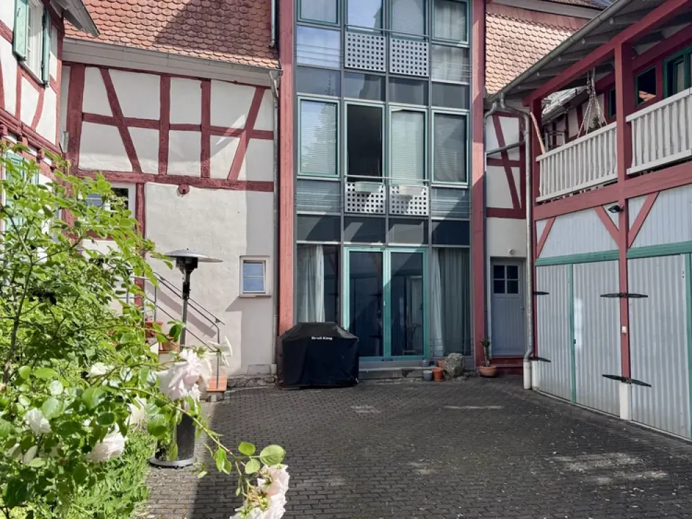 3-Zimmer-Maisonettewohnung in denkmalgeschütztem Hofgut in Ober-Erlenbach | ca. 110 m²