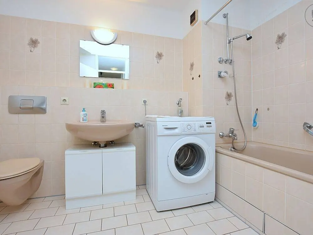 Sehr schöne, möblierte Wohnung mit zwei Balkonen in Stuttgart Botnang