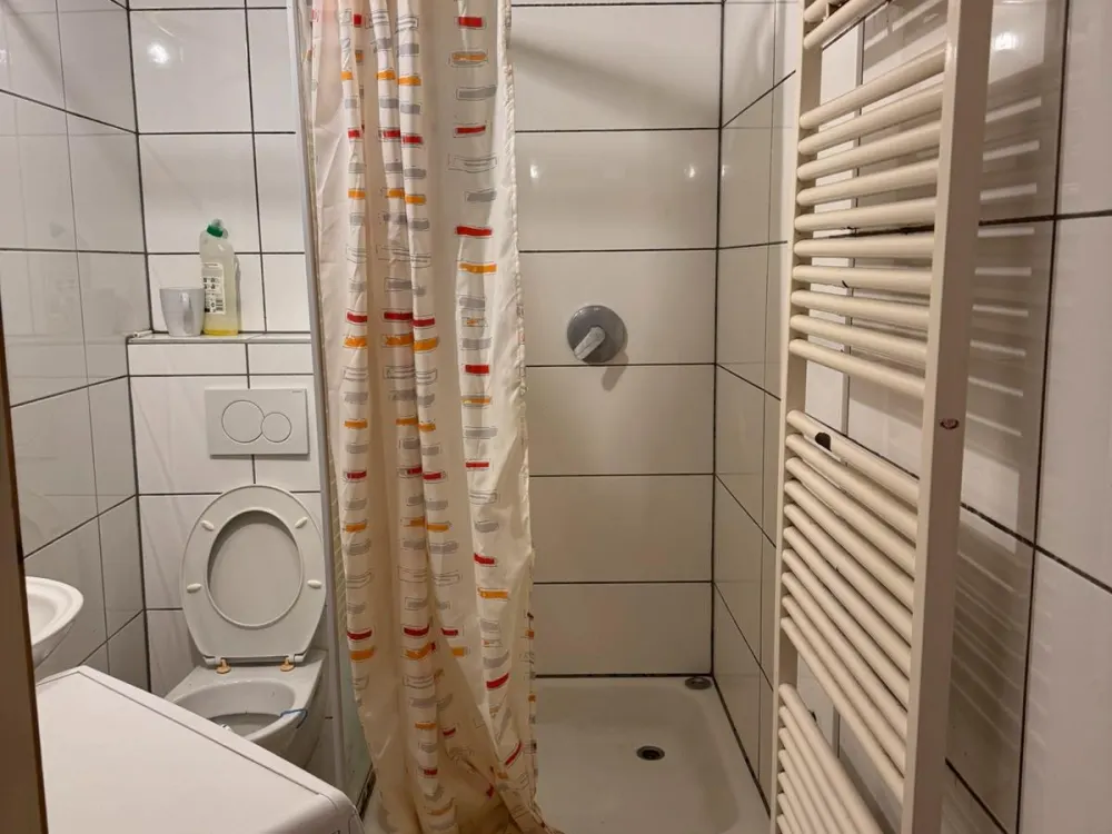 Zu vermieten WG Zimmer in Leonberg