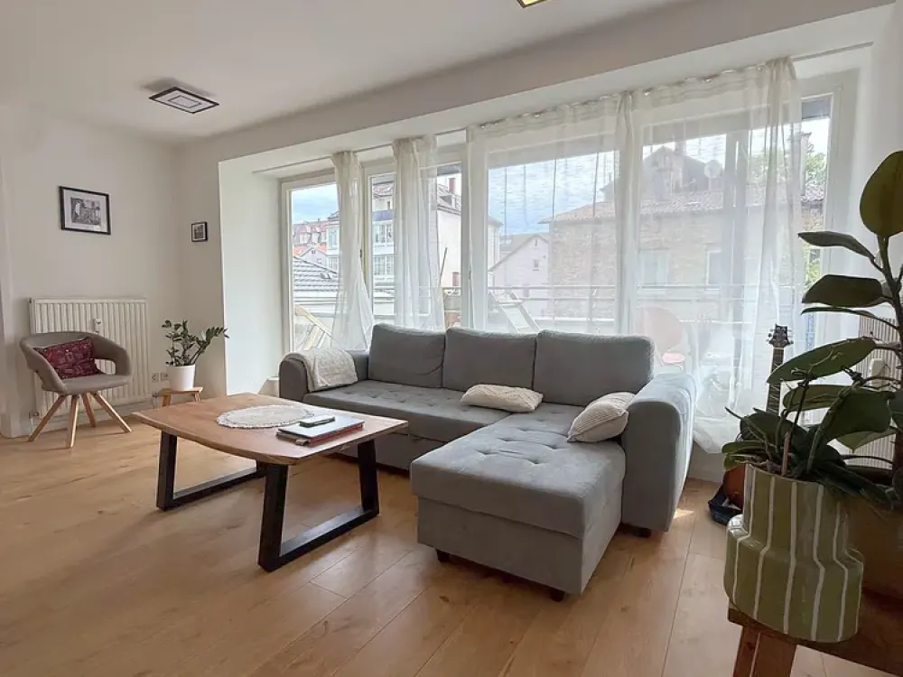 Vollmöblierte Zwei-Zimmer-Wohnung mit großer Terrasse Nähe Marienplatz