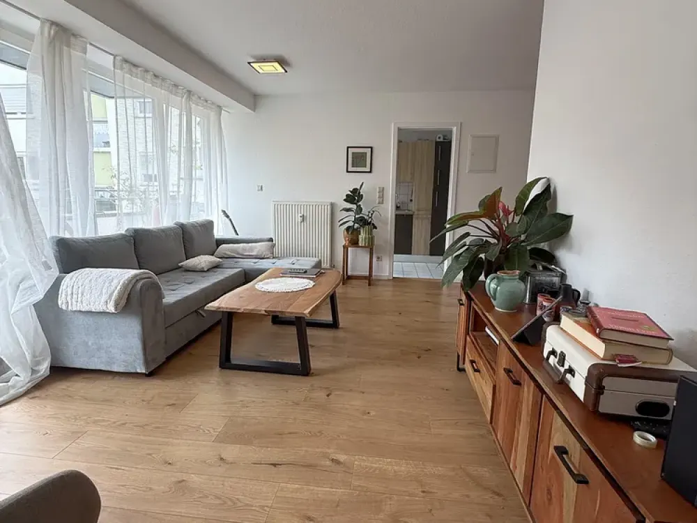 Vollmöblierte Zwei-Zimmer-Wohnung mit großer Terrasse Nähe Marienplatz