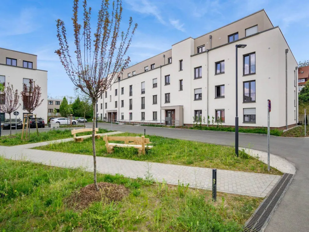 Moderne Wohnung mit Balkon und EBK!