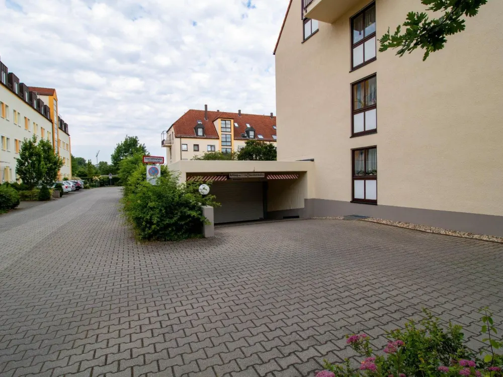 Ruhige und gepflegte 2-Raum-Dachgeschosswohnung mit Tiefgarage