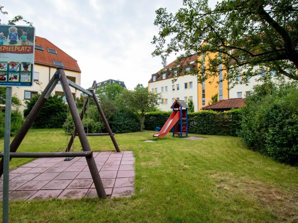 Ruhige und gepflegte 2-Raum-Dachgeschosswohnung mit Tiefgarage