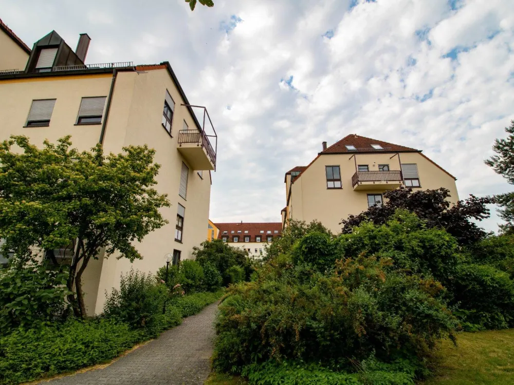 Ruhige und gepflegte 2-Raum-Dachgeschosswohnung mit Tiefgarage