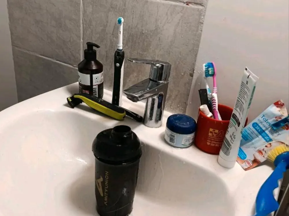 1 Zimmer ohne Küche dusche Toilette Heizung warm Wasser warm