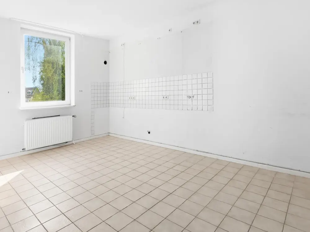 Renovierte 2-Zi.-Whg. mit großer Küche und Balkon