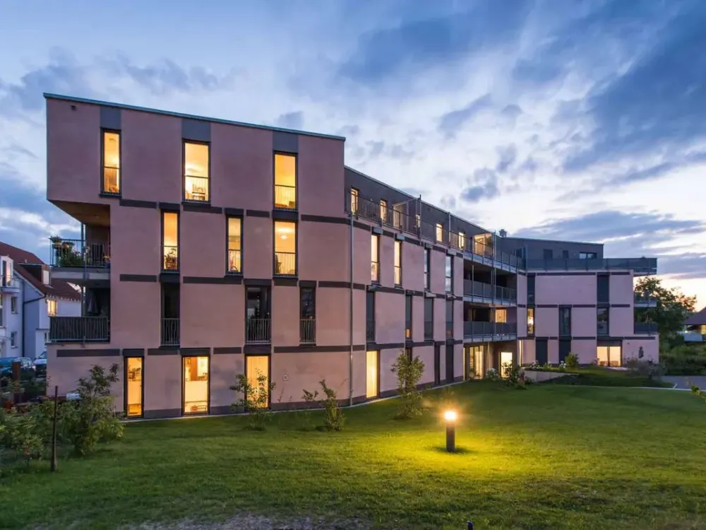 Lebendiges Wohnen im Gemeinschaftsprojekt: 3-Zimmer-Wohnung mit Süd-West-Dachterrasse in Leonberg