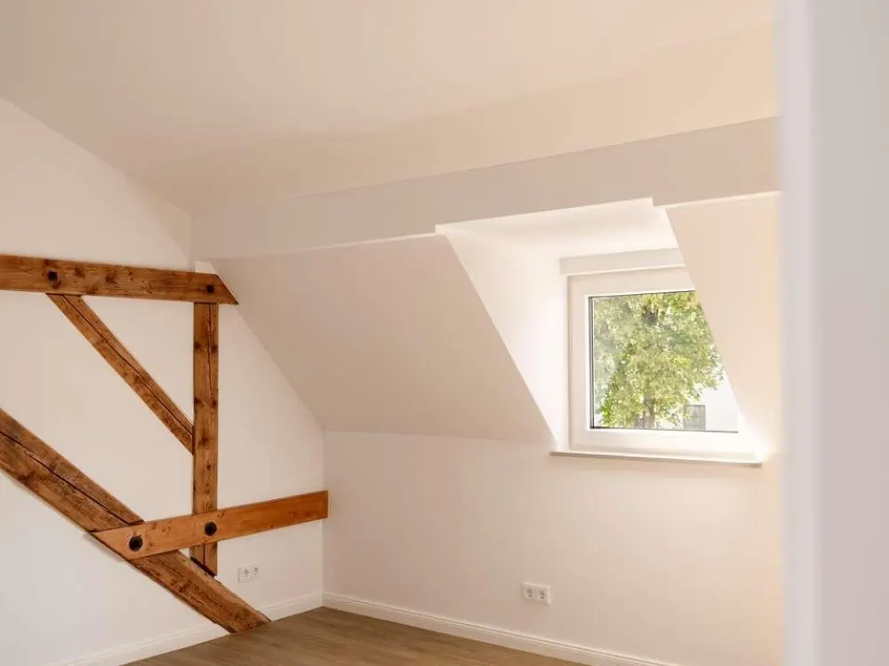 Living by the Schlosspark: Fully Renovated 3-Room Apartment Directly on the Würm