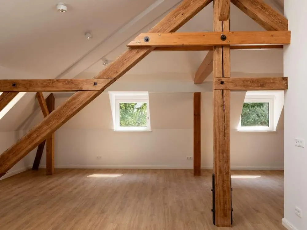 Living by the Schlosspark: Fully Renovated 3-Room Apartment Directly on the Würm