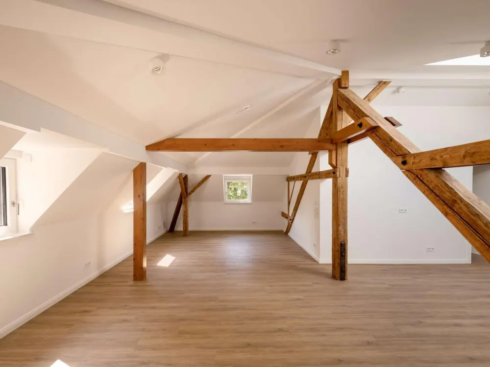 Living by the Schlosspark: Fully Renovated 3-Room Apartment Directly on the Würm