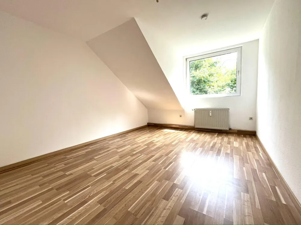 zentrumsnahe 3 Zimmer DG Wohung zu vermieten