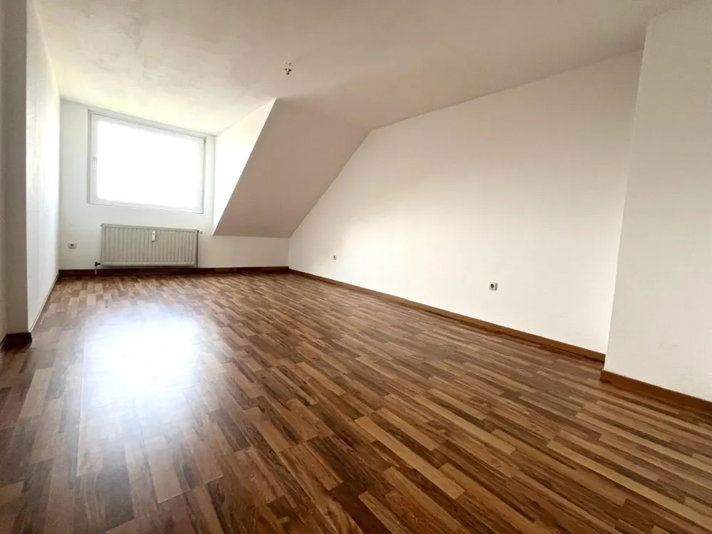 zentrumsnahe 3 Zimmer DG Wohung zu vermieten