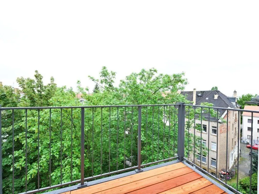 Ganz oben! + Erstbezug mit Parkett & Fußbodenheizung + Balkon + Wanne & Dusche + LED-Licht