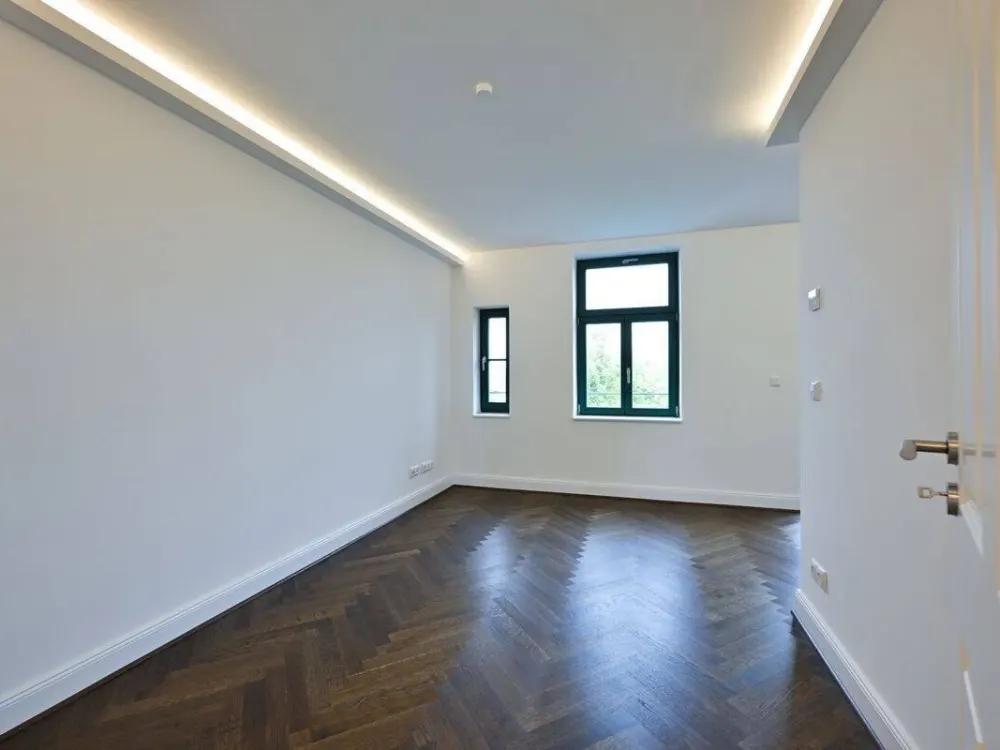 Ganz oben! + Erstbezug mit Parkett & Fußbodenheizung + Balkon + Wanne & Dusche + LED-Licht