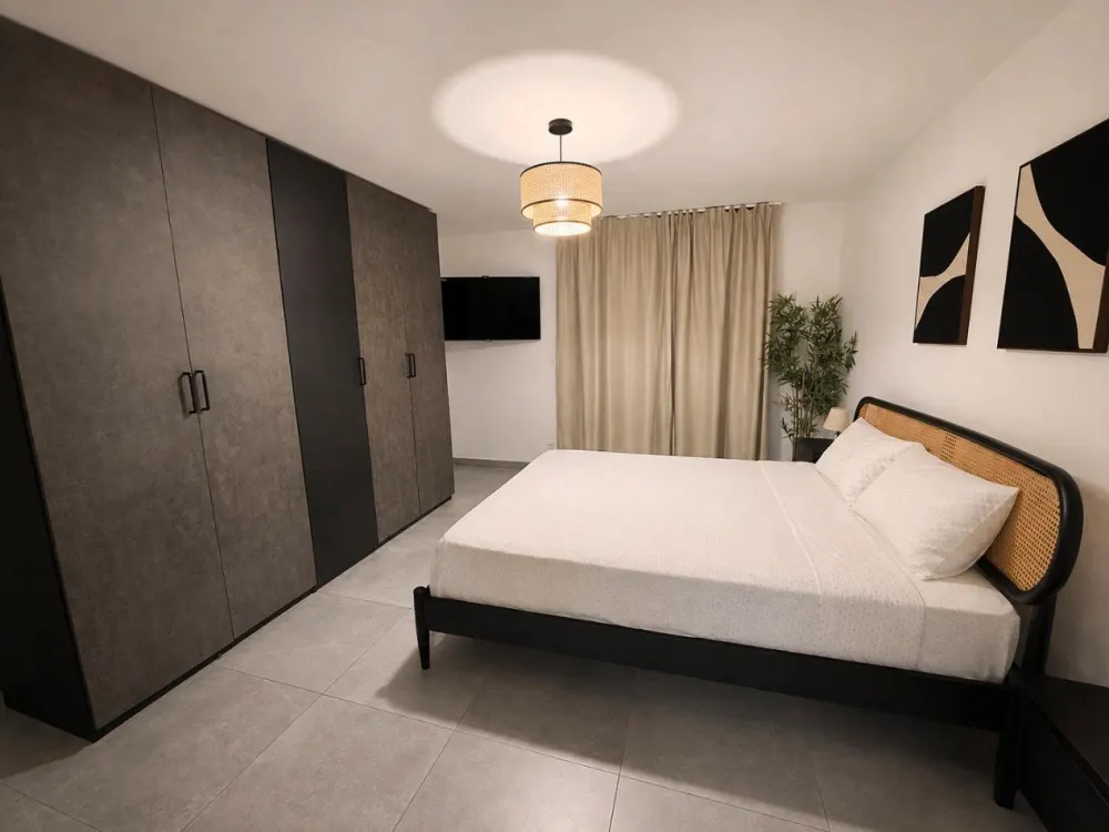 2-Zimmer-Wohnung mit Küche,Parkplatz und großem Garten zu Verm