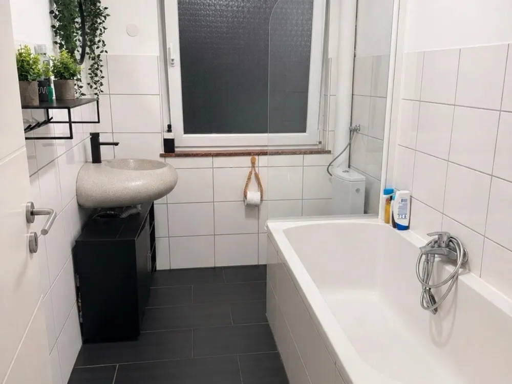 2-Zimmer-Wohnung mit Küche,Parkplatz und großem Garten zu Verm