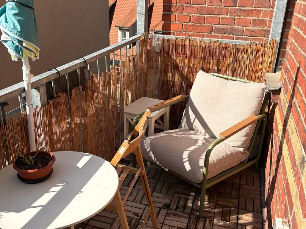Inquiry Stop: 3-Room Old Building Apartment with Balcony