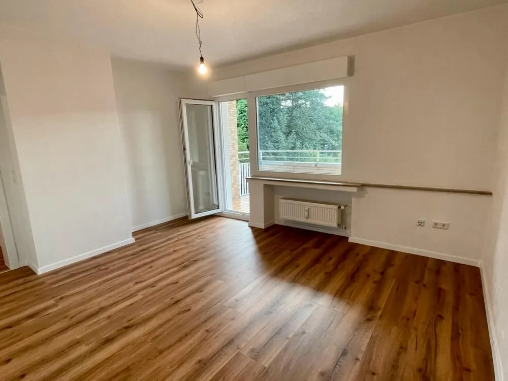 Kernsanierte 2 Zi.-Wohnung mit Balkon, Küche & Keller, Bommern