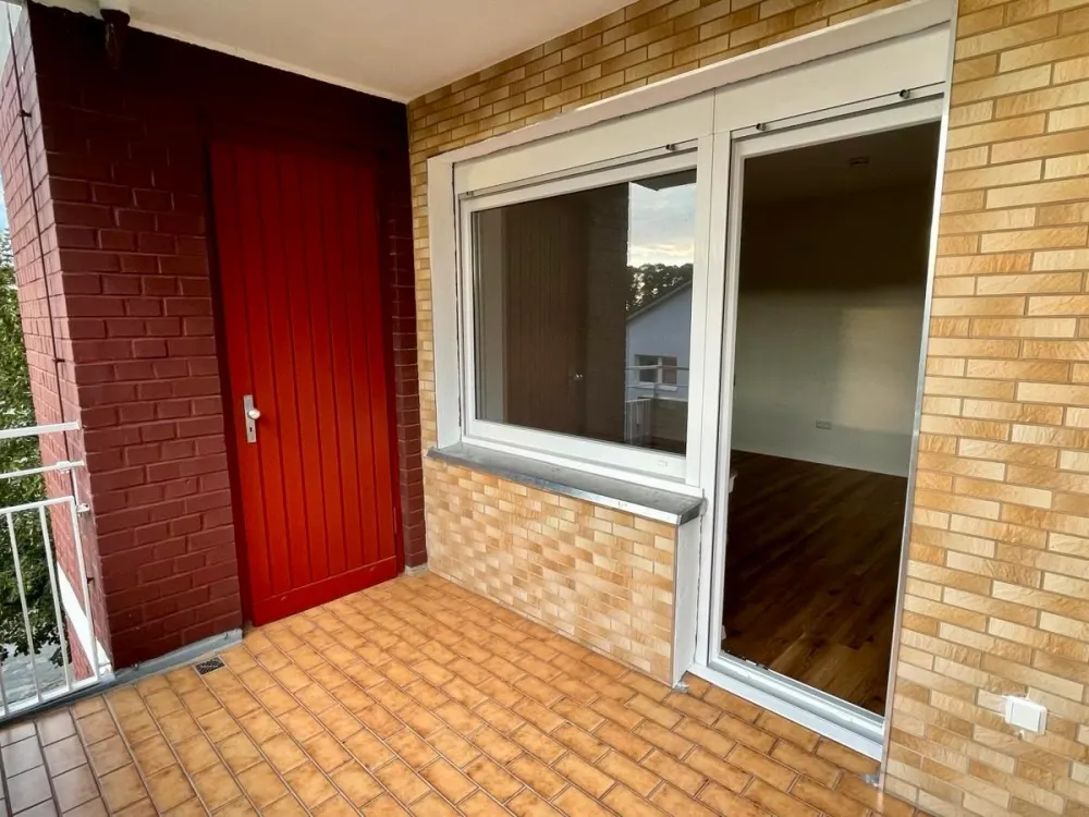 Kernsanierte 2 Zi.-Wohnung mit Balkon, Küche & Keller, Bommern