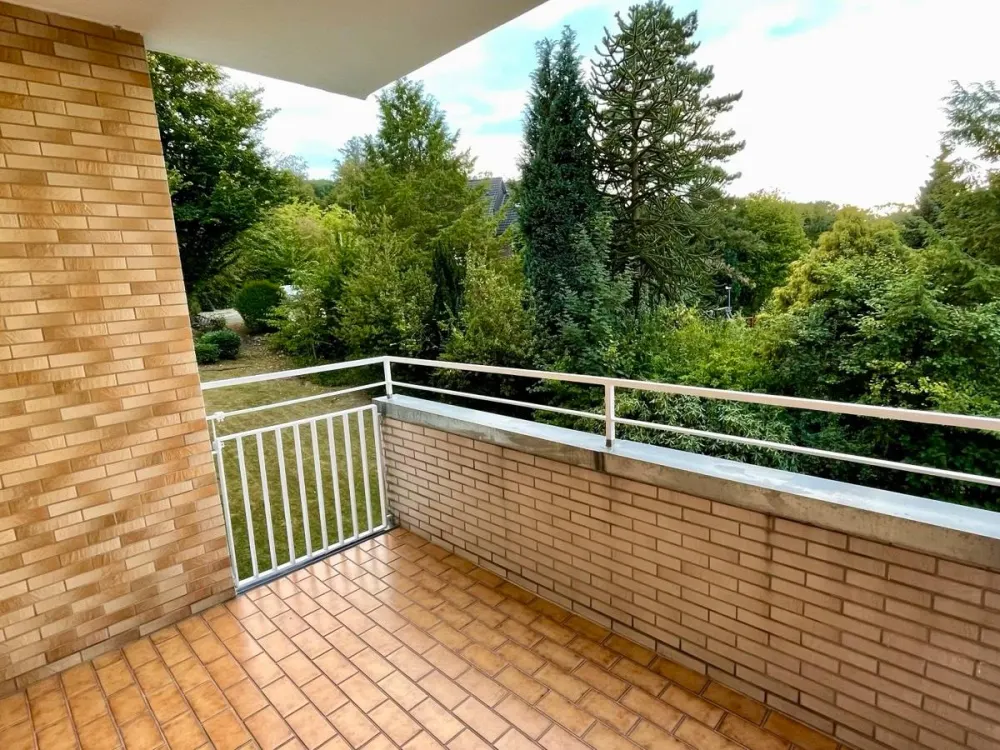Kernsanierte 2 Zi.-Wohnung mit Balkon, Küche & Keller, Bommern