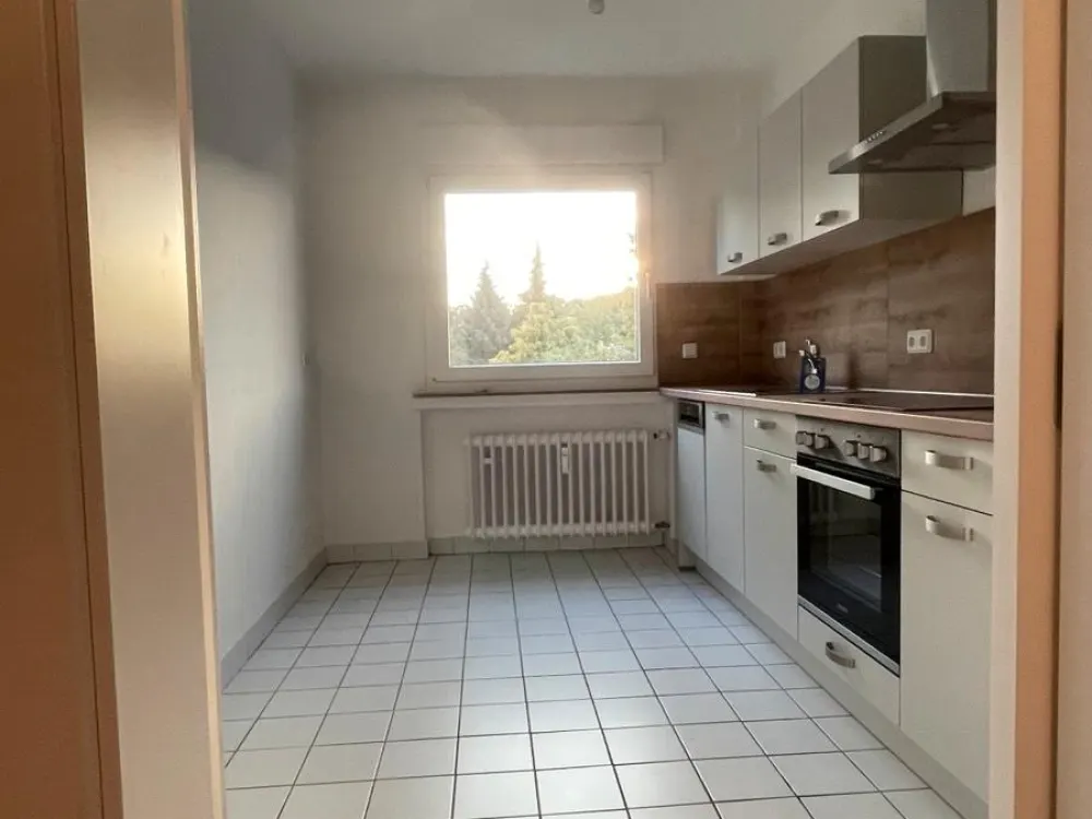 Kernsanierte 2 Zi.-Wohnung mit Balkon, Küche & Keller, Bommern
