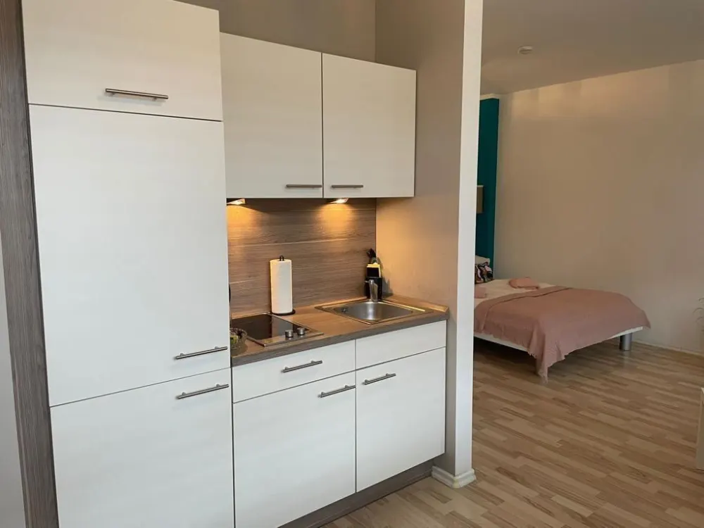 Moderne 1,5-Zimmer-Wohnung in Fürth (3.OG mit Aufzug, möbliert)