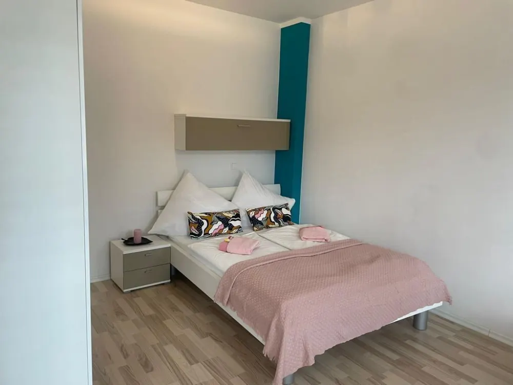 Moderne 1,5-Zimmer-Wohnung in Fürth (3.OG mit Aufzug, möbliert)