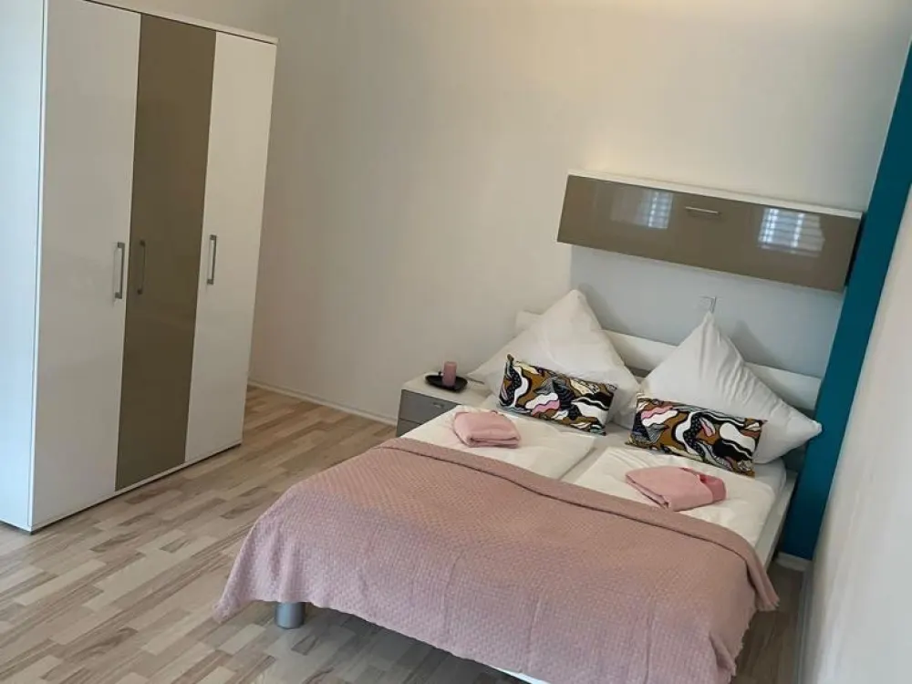 Moderne 1,5-Zimmer-Wohnung in Fürth (3.OG mit Aufzug, möbliert)