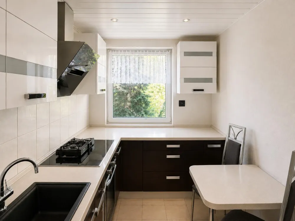 2 ZKB mit EBK, Balkon, Aufzug, Keller, Stellplatz, Schwimmbad