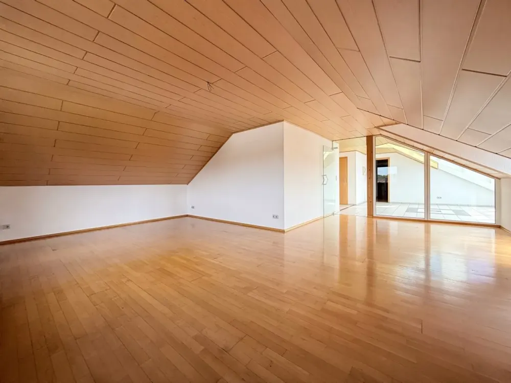 Charming Attic Apartment with Winter Garden and Garage - Bright, Spacious and Comfortable