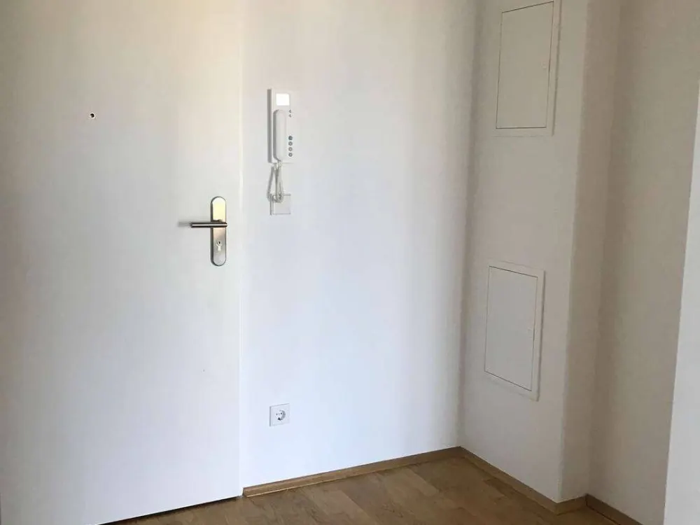 2-Zimmerwohnung, Wohn-/Essbereich und Balkon