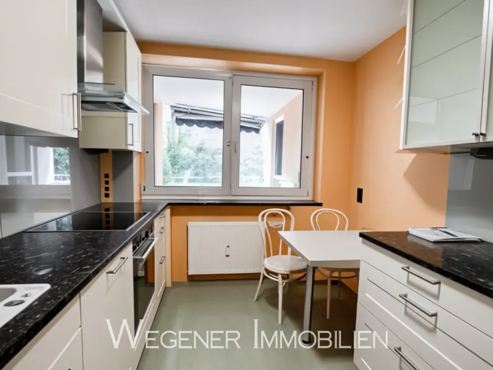Bright, well-maintained 2-room apartment, SW loggia, fitted kitchen + lockable underground parking space in attractive location Haar!