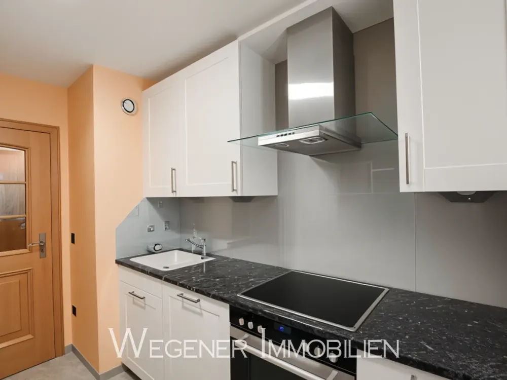 Bright, well-maintained 2-room apartment, SW loggia, fitted kitchen + lockable underground parking space in attractive location Haar!