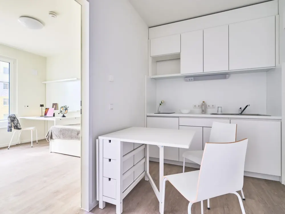 Nur für Studierende und Azubis/ 1 Zimmer in 2 Zimmer Wohngemeinschaft