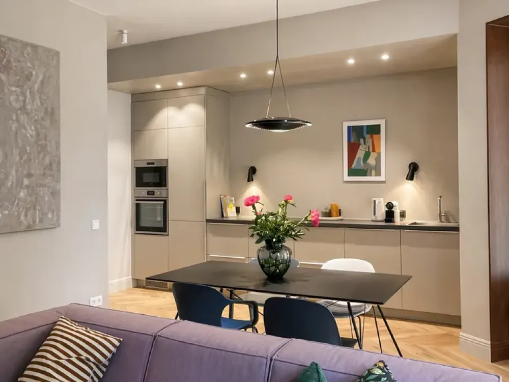 Stilvolle Designwohnung mit Balkon im Nordend, 3-Zimmer, vollmöbliert, Internet inklusive