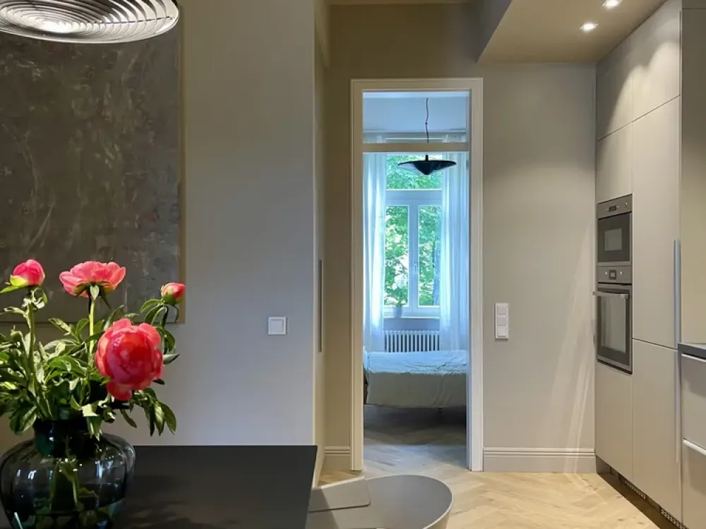 Stilvolle Designwohnung mit Balkon im Nordend, 3-Zimmer, vollmöbliert, Internet inklusive
