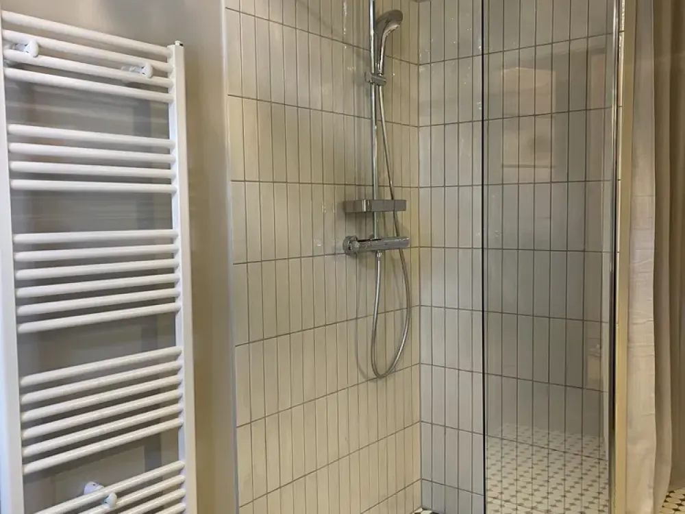 Stilvolle Designwohnung mit Balkon im Nordend, 3-Zimmer, vollmöbliert, Internet inklusive
