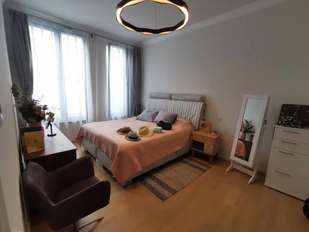 Exklusive Familienwohnung: Voll möblierte 3-Zimmer-Wohnung im Herzen von Berlin-Mitte zu vermieten.