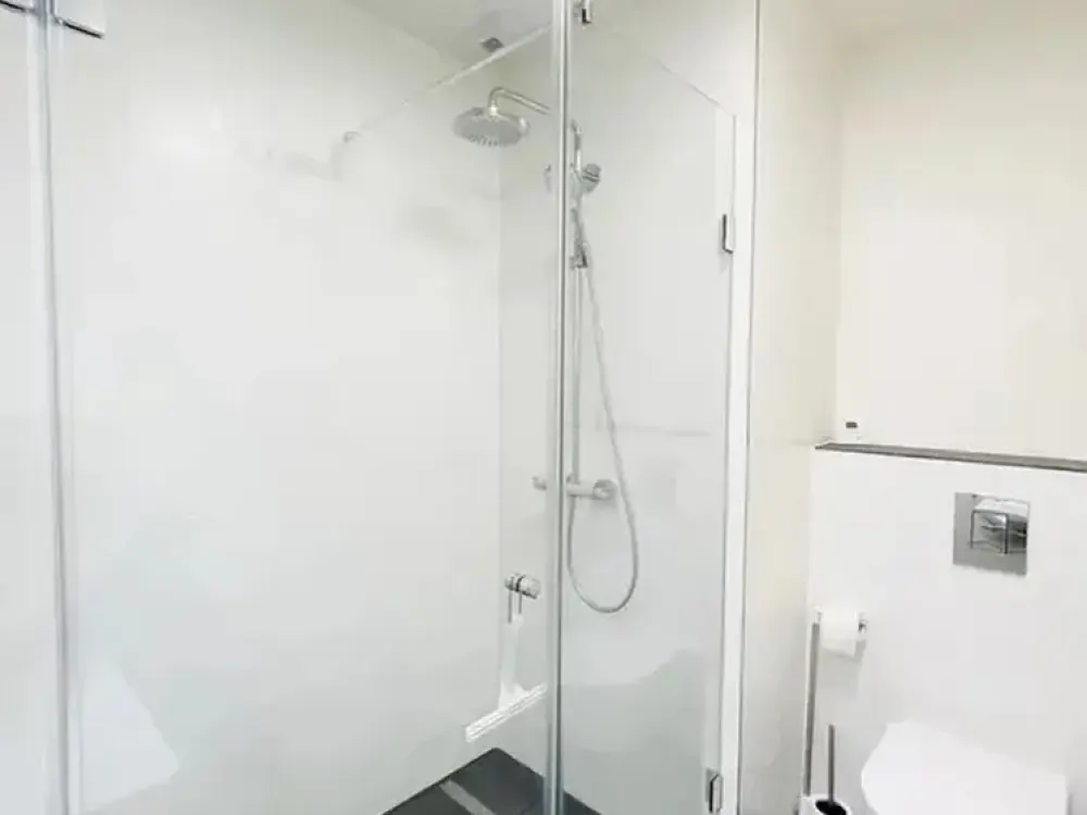 Voll möblierte 2-Zimmer-Wohnung mit Balkon und EBK in Berlin-Mitte