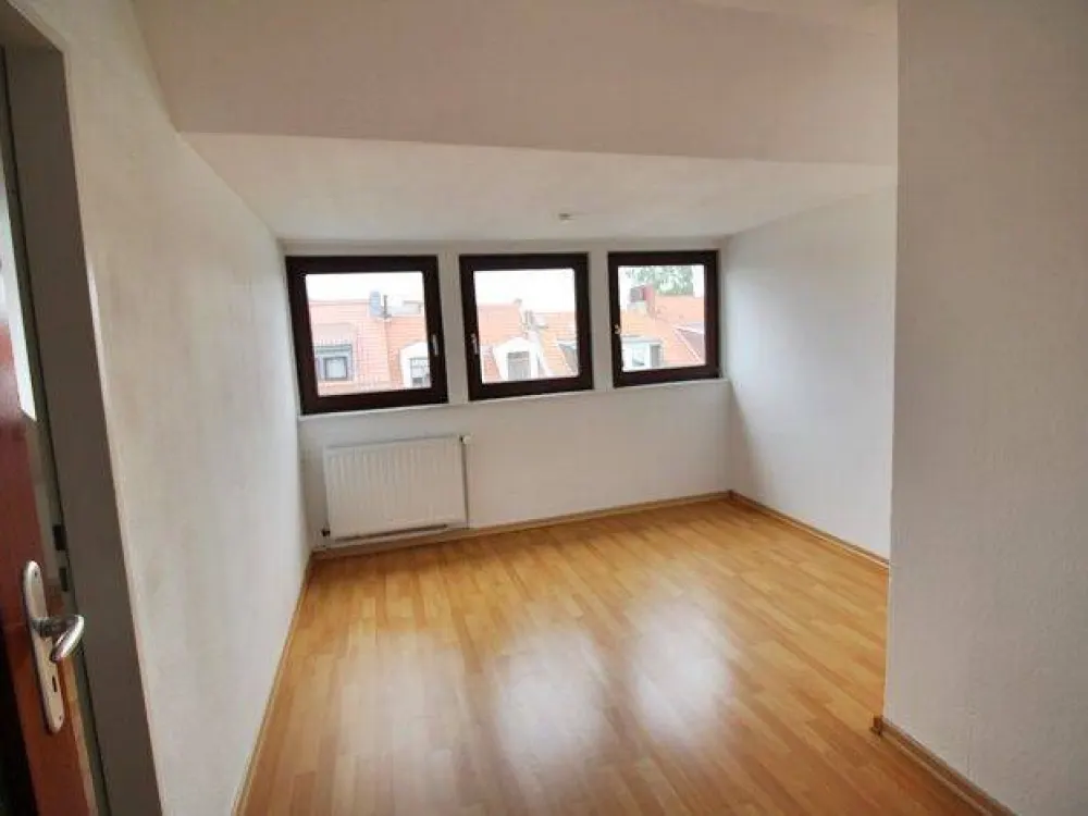 Flüsseviertel - Old Bremen House Attic - Cozy 2.5 Rooms - Ideal for 1-2 Persons Near Airport - University