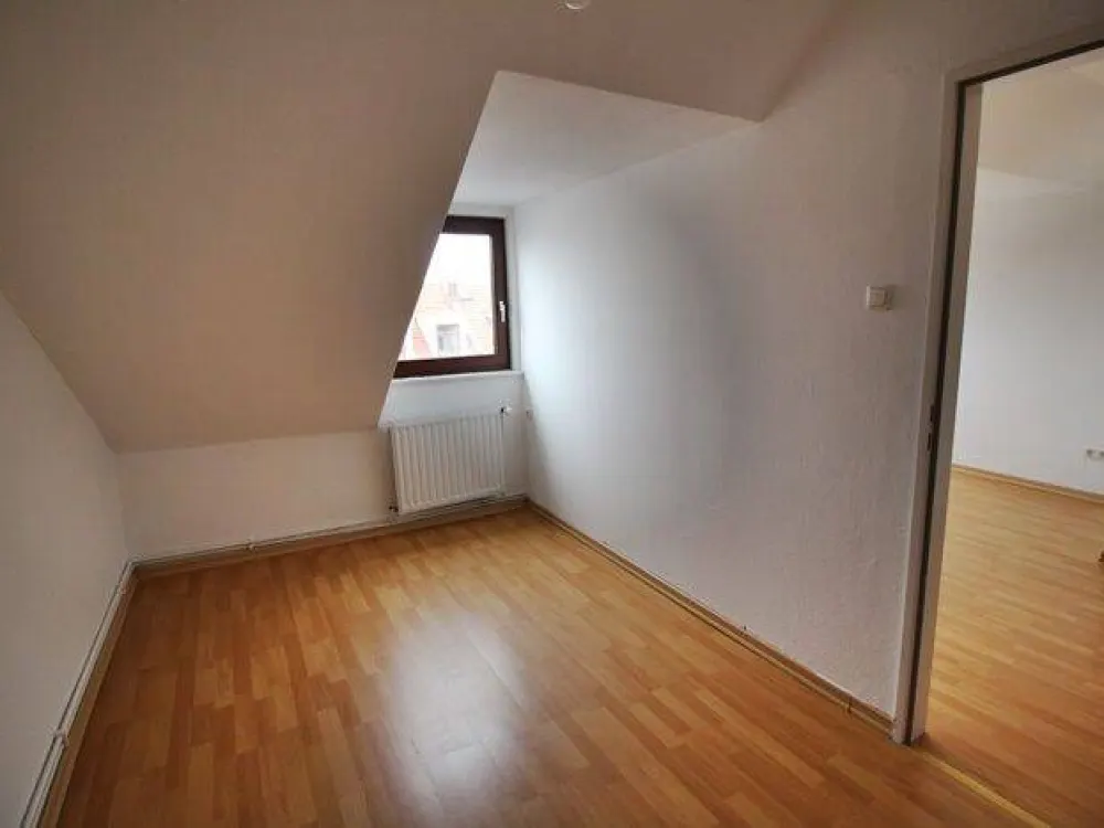 Flüsseviertel - Old Bremen House Attic - Cozy 2.5 Rooms - Ideal for 1-2 Persons Near Airport - University