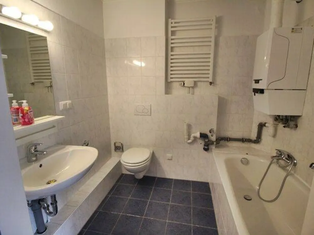 Flüsseviertel - Old Bremen House Attic - Cozy 2.5 Rooms - Ideal for 1-2 Persons Near Airport - University