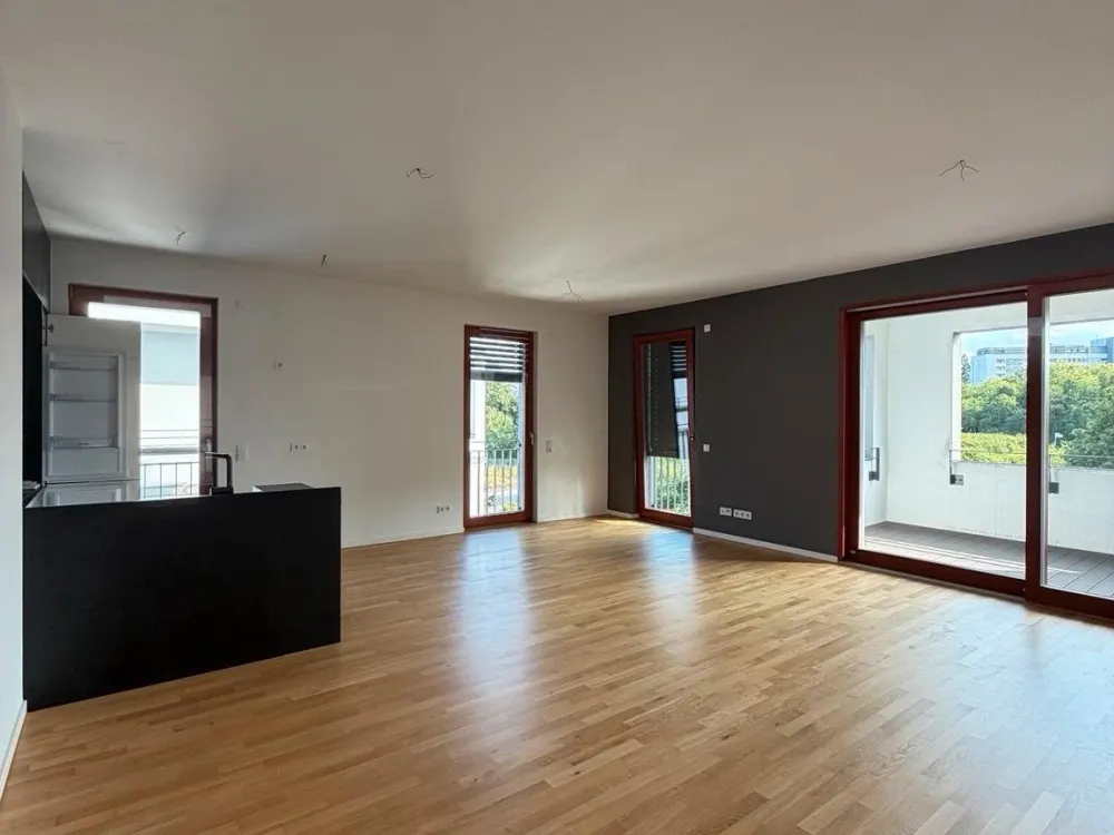 Moderne 3,5-Zimmer-Wohnung in Frankfurt | Küche | Balkon | TG