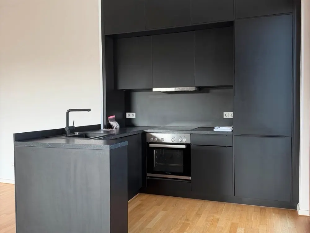 Moderne 3,5-Zimmer-Wohnung in Frankfurt | Küche | Balkon | TG