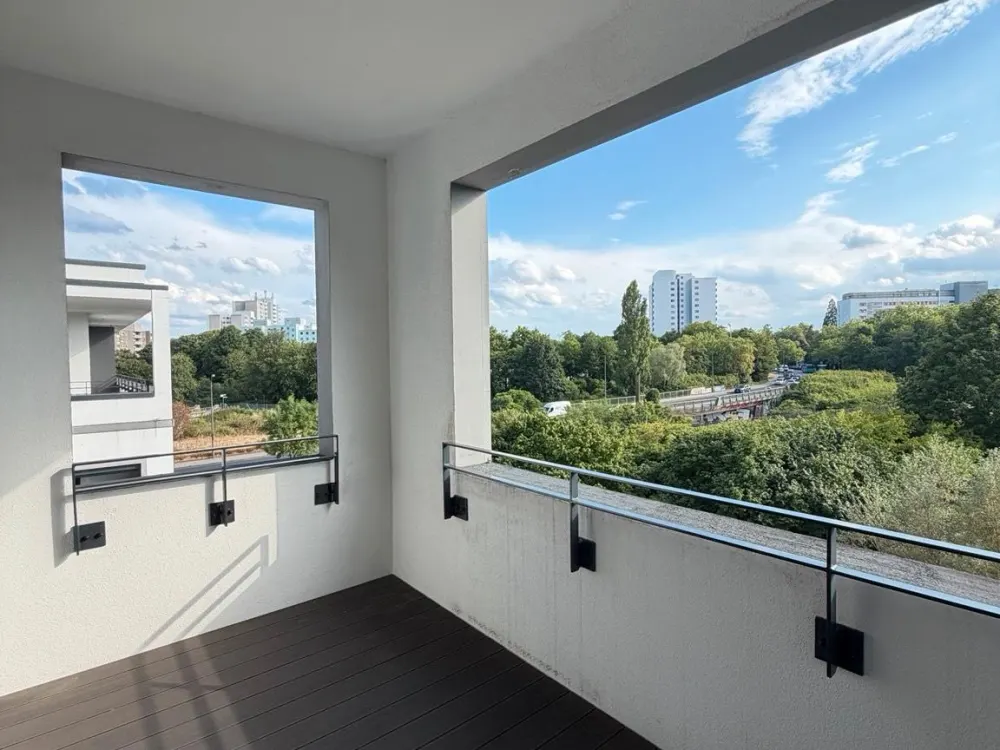 Moderne 3,5-Zimmer-Wohnung in Frankfurt | Küche | Balkon | TG