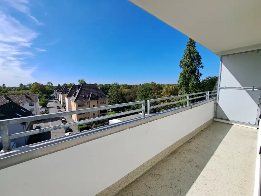 Großzügige 2-ZKDB im 5. OG *renoviert* mit Balkon und Gebäudemodernisierung...