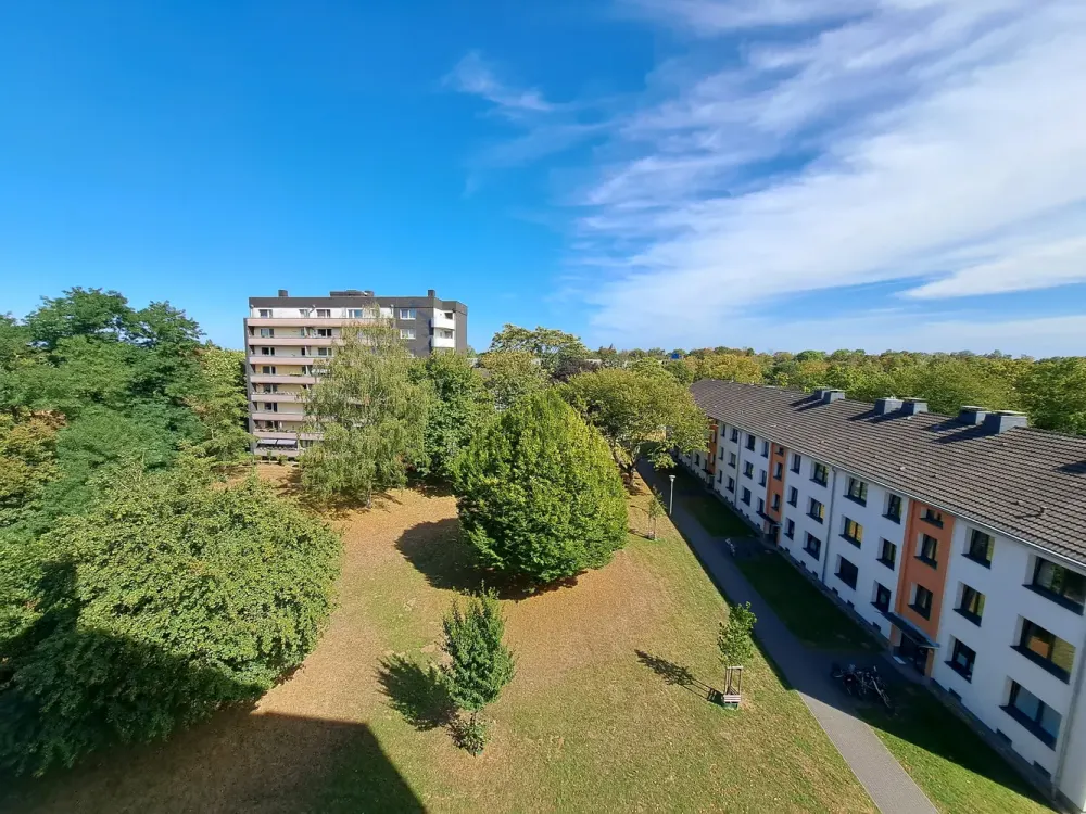 Großzügige 2-ZKDB im 5. OG *renoviert* mit Balkon und Gebäudemodernisierung...